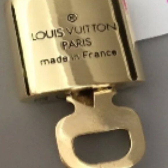 Lv lock and key clean and authentic ( comes with chain ) - Picture 2 of 5